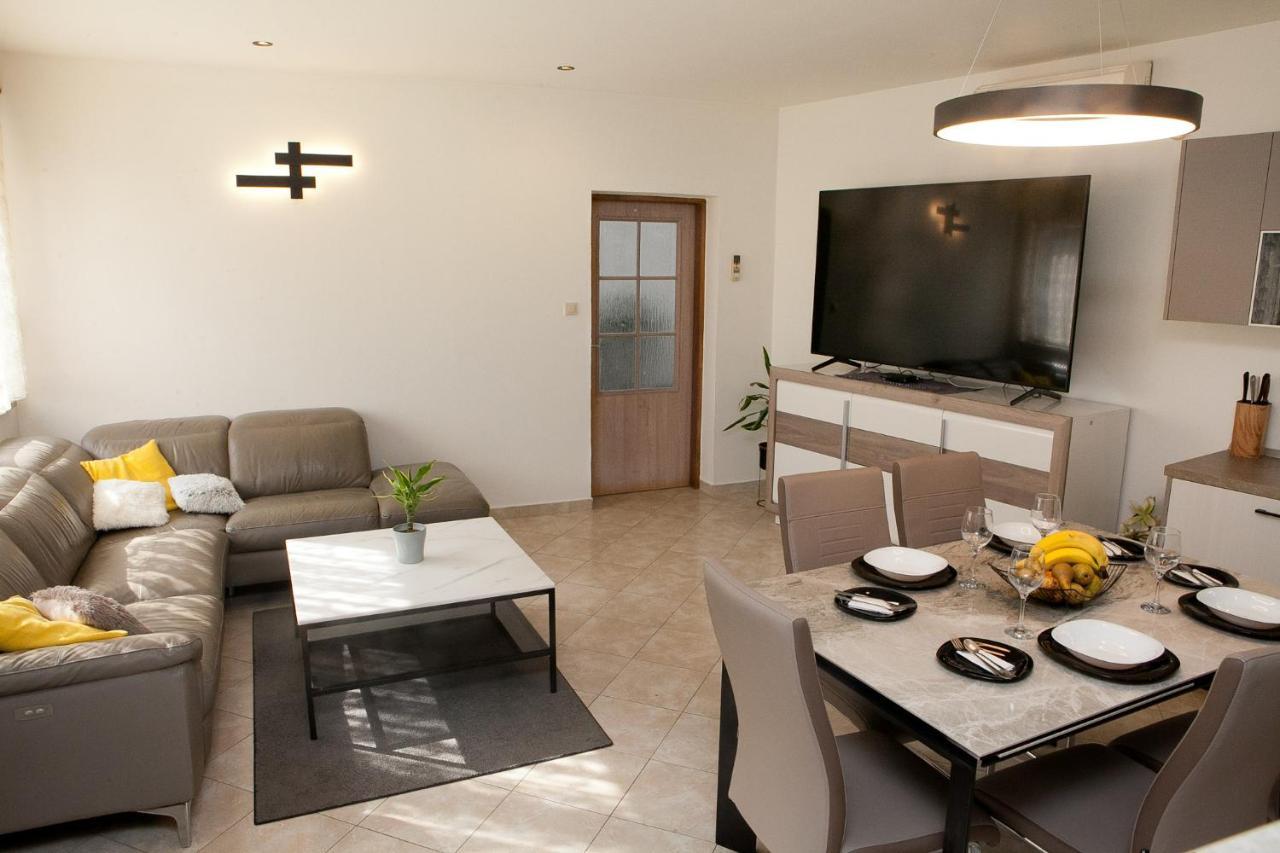Apartment Nikoleto Zara Esterno foto