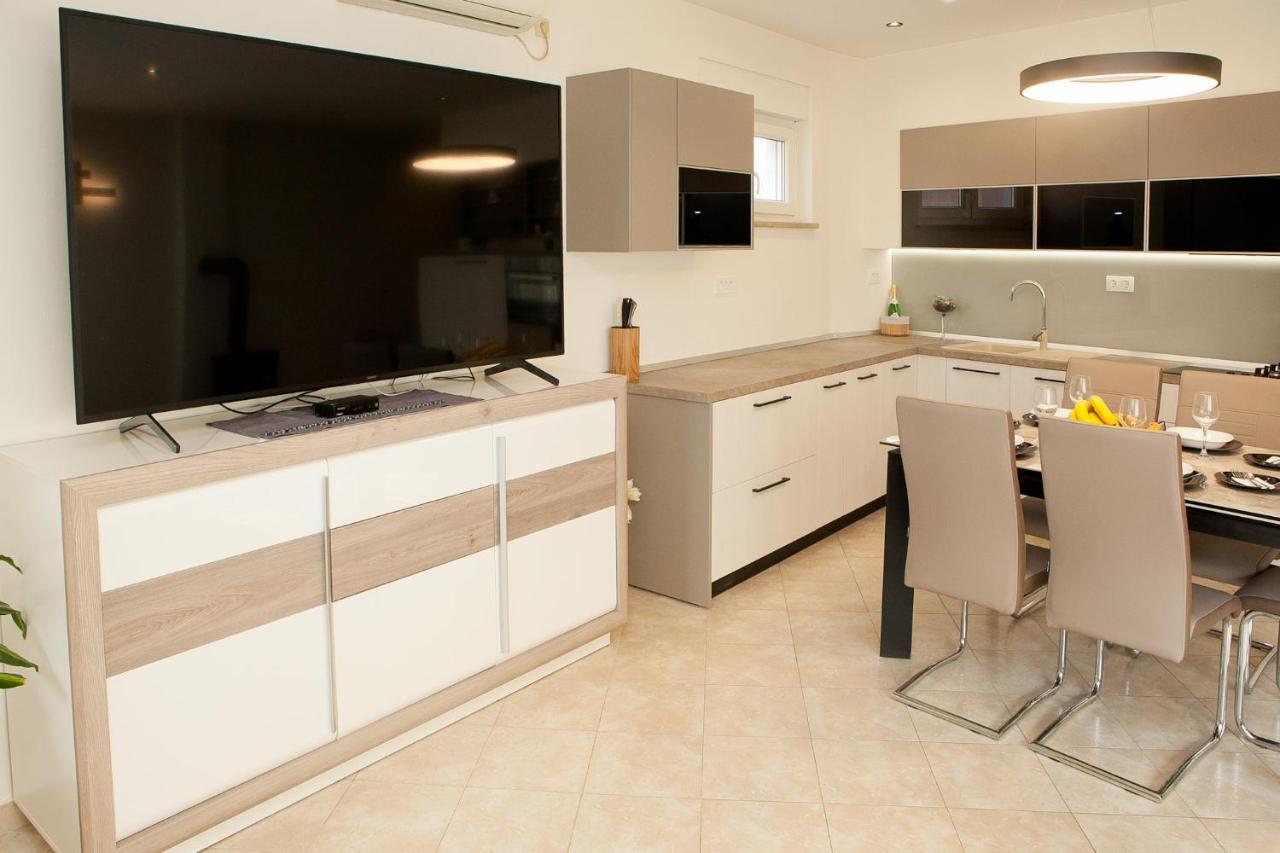 Apartment Nikoleto Zara Esterno foto